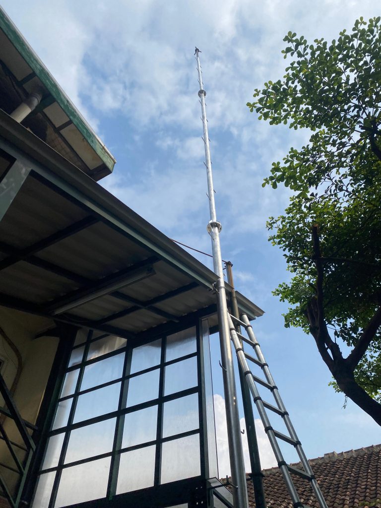 Pemasangan penangkal petir plasma current